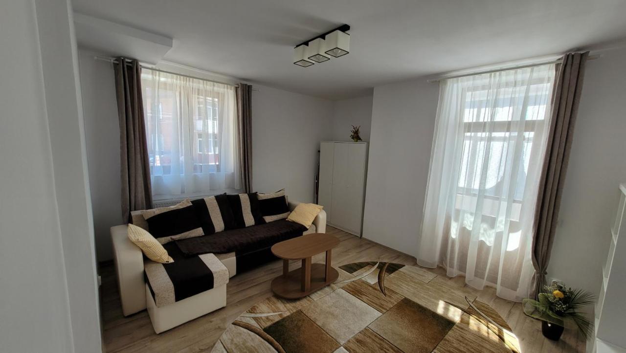 Andy Apartament Petrosani Exterior photo